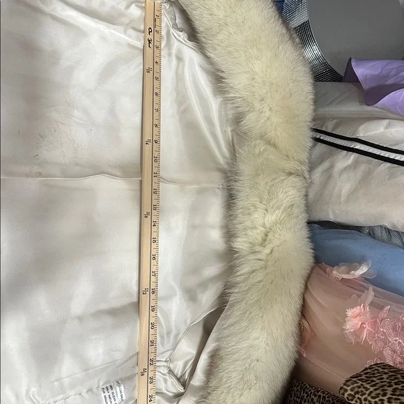 SAGA FOX Elegant White Fur Coat size L pre owned Exellent condition